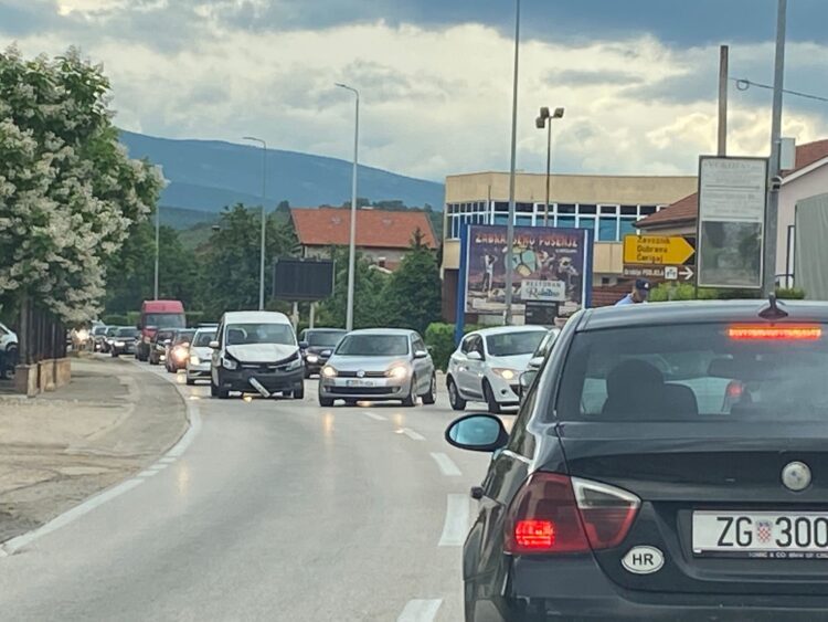 Prometna nesreća na Trnu prouzročila zastoje u prometu
