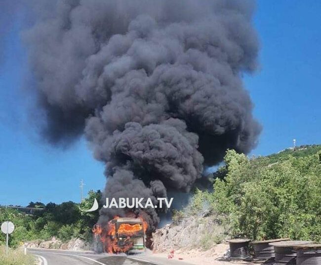 Autobus Miškić busa u potpunosti izgorio između Imotskog i Zagvozda