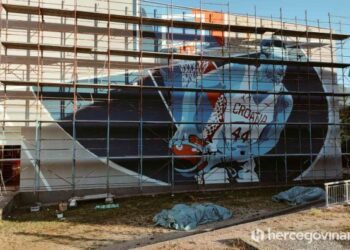 Bojan Bogdanović dobio veliki mural u rodnom Mostaru, na školi koju je pohađao