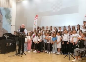 Posuško lito: U ispunjenoj kinodvorani održan Koncert hrvatskih autora