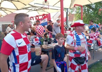 Udruga navijača “Mi Hrvati” razveselila djecu s poteškoćama u razvoju iz Vukovara