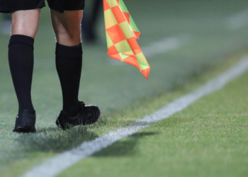 Navijači utrčali na teren i pretukli suca do smrti