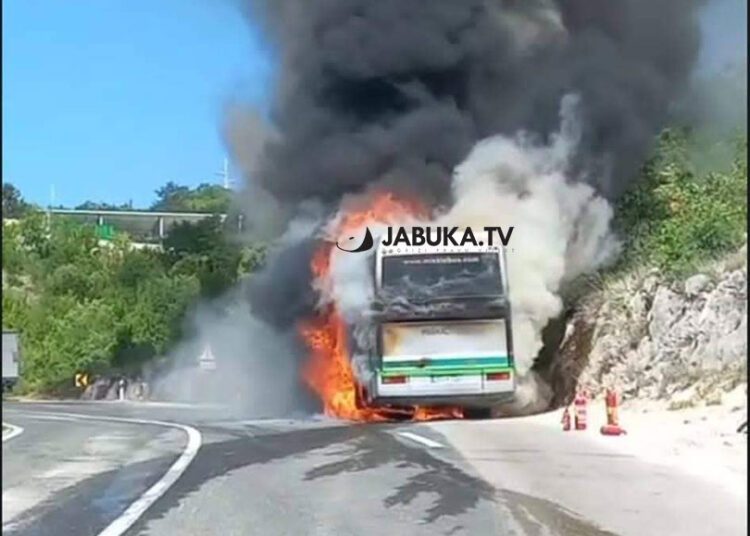 Autobus Miškić busa u potpunosti izgorio između Imotskog i Zagvozda