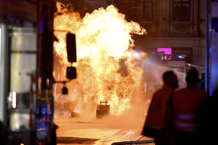 Zagreb: Bager probio plinsku cijev i napravio veliki požar, više ozlijeđenih
