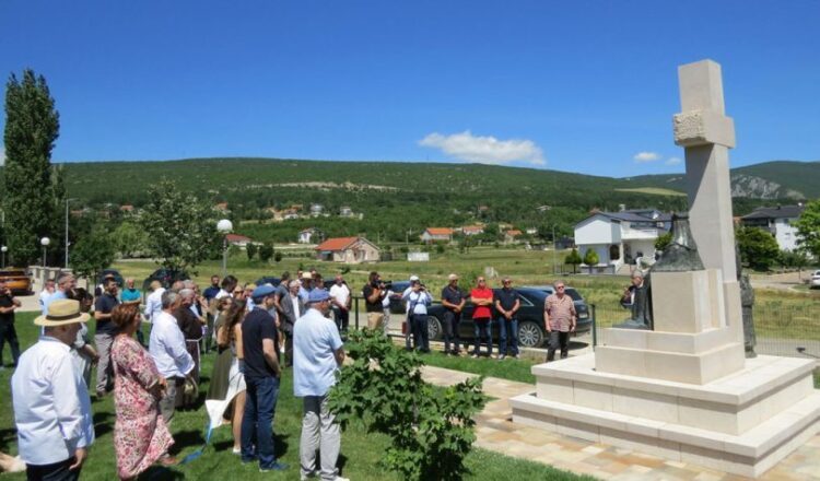 Posušje: Otkriven spomenik posvećen svim majkama