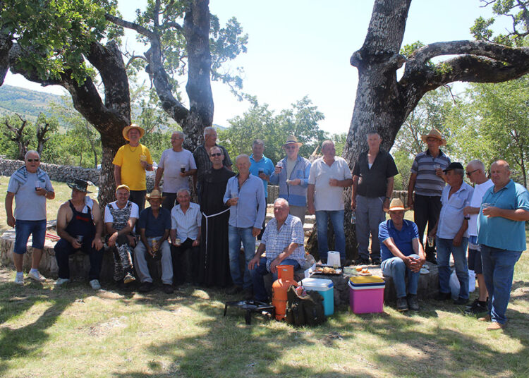 (FOTO) Skupina prijatelja i ove godine uredila Misište na Bilima