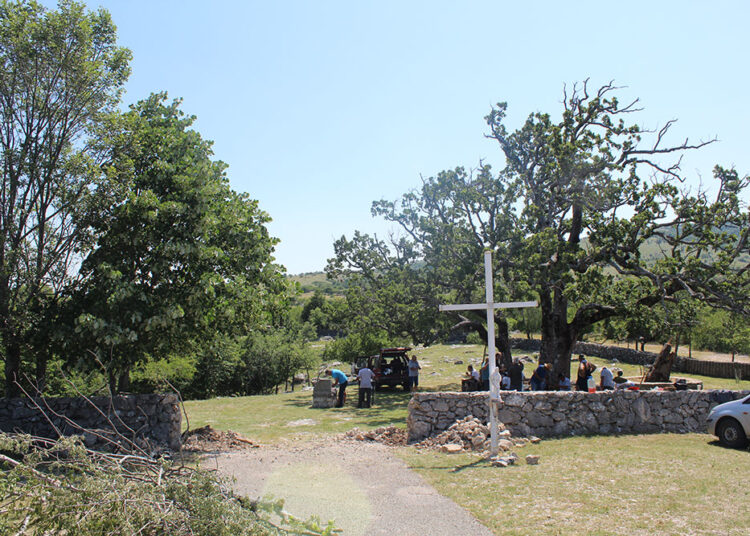 (FOTO) Skupina prijatelja i ove godine uredila Misište na Bilima