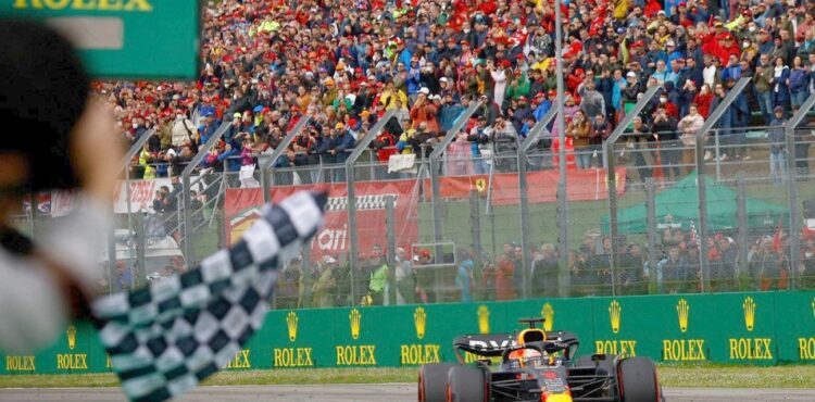 Verstappen pobjednik Velike nagrade Azerbajdžana, oba Ferrarija odustala