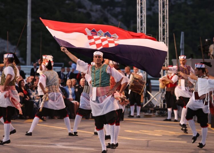 Svečano otvoren i u promet pušten Pelješki most
