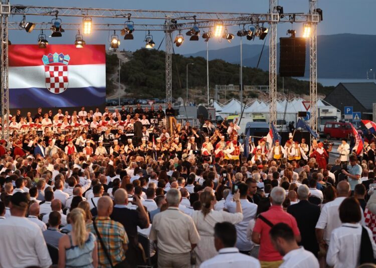 Svečano otvoren i u promet pušten Pelješki most