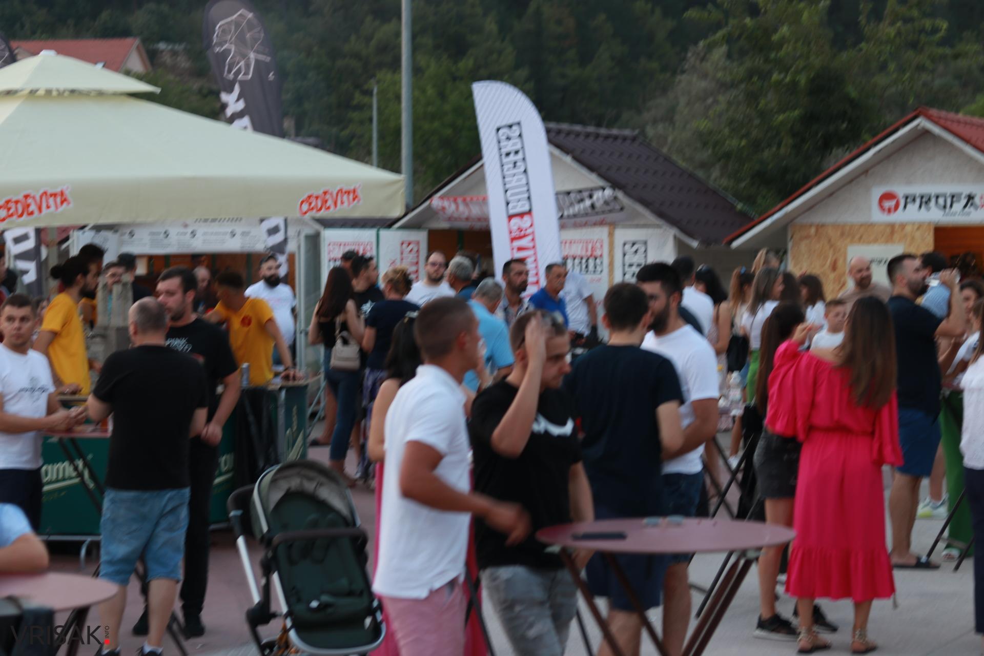 Street Food Fest prvu večer okupio veliki broj posjetitelja, donosimo fotografije