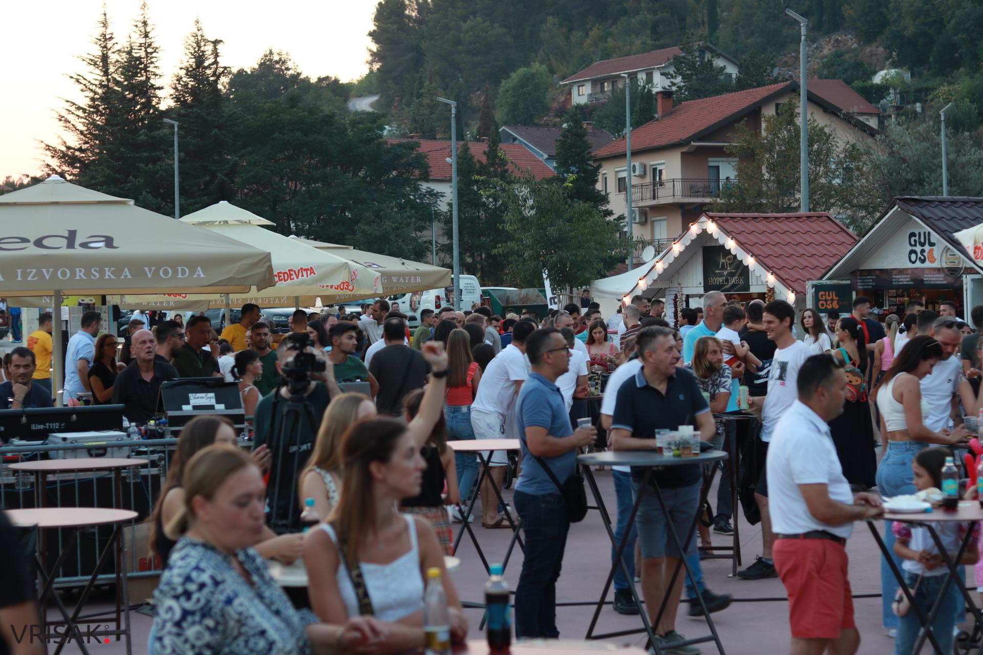 Street Food Fest prvu večer okupio veliki broj posjetitelja, donosimo fotografije