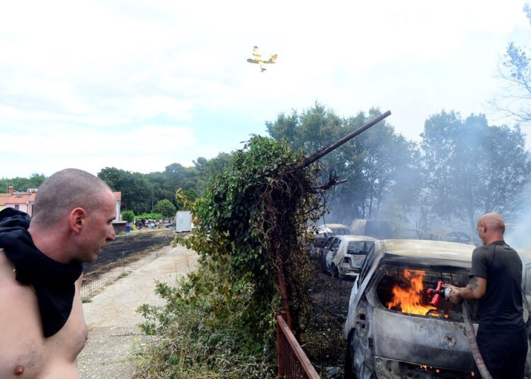 Pogledajte fotografije velikog požara koji je prijetio Puli