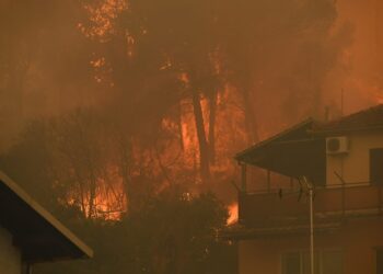 Drama kod Zatona, vatra došla do središta mjesta