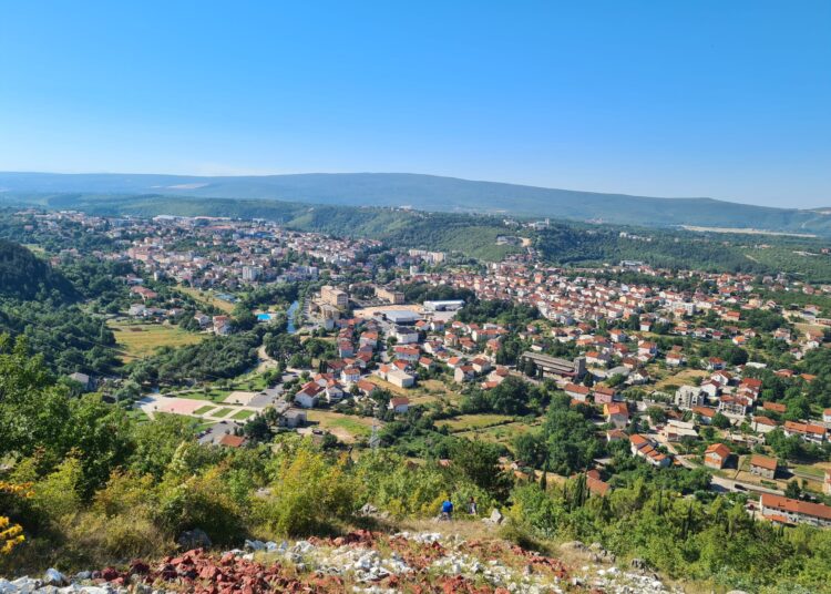 Očišćen hrvatski grb iznad Širokog Brijega (FOTO)