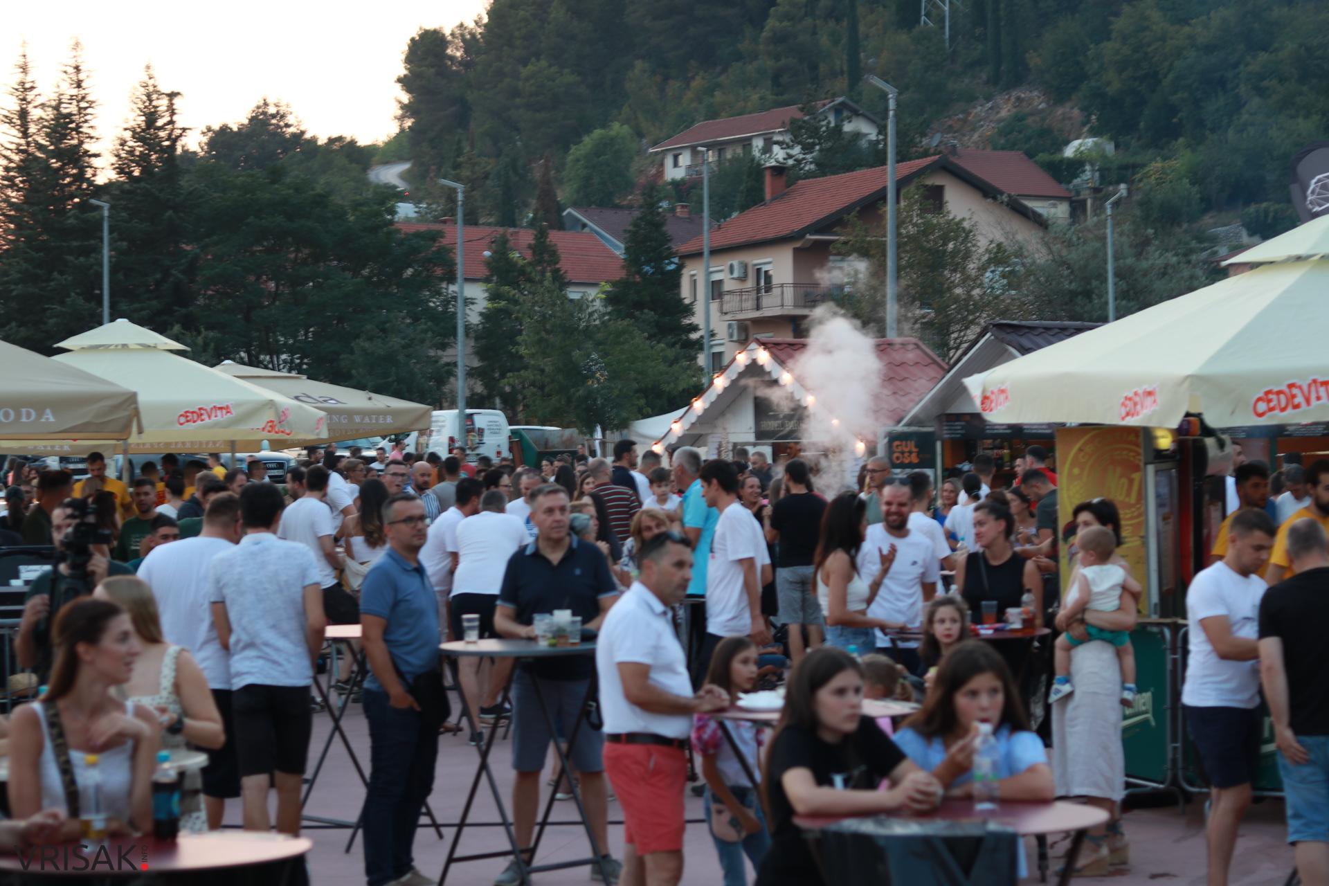 Street Food Fest prvu večer okupio veliki broj posjetitelja, donosimo fotografije