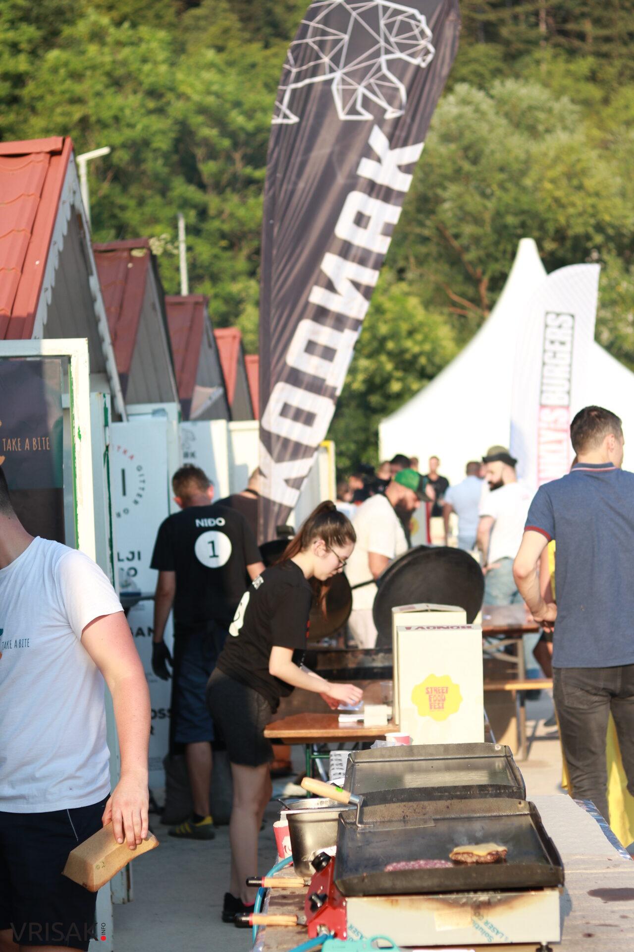 Street Food Fest prvu večer okupio veliki broj posjetitelja, donosimo fotografije