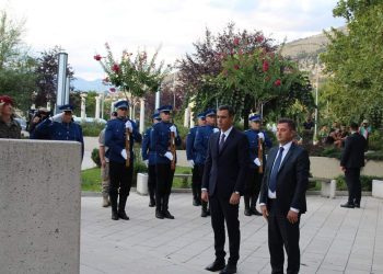 Sanchez u Mostaru odao počast poginulim španjolskim vojnicima, Kordić mu uručio ključeve grada
