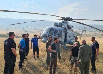 Požar na Čvrsnici unatoč ogromnim ljudskim naporima i jutros bukti, stigao hrvatski protupožarni helikopter Mi-8