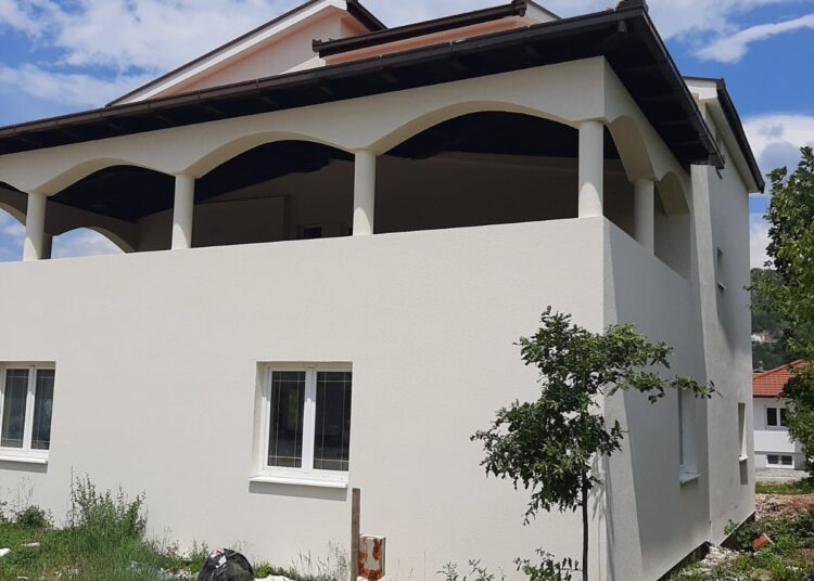 Široki Brijeg: Prodaje se kuća na Puringaju