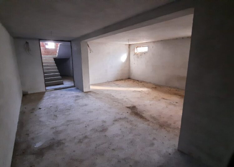 Široki Brijeg: Prodaje se kuća na Puringaju