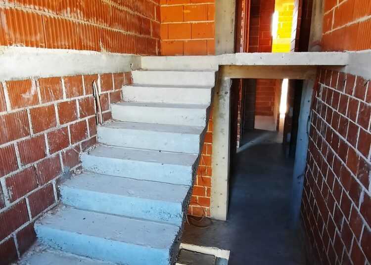 Široki Brijeg: Prodaje se kuća na Puringaju