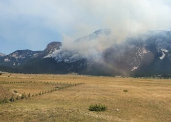 Kanader bi mogao usporiti širenje požara na Blidinju, opožareno oko 150 hektara šume