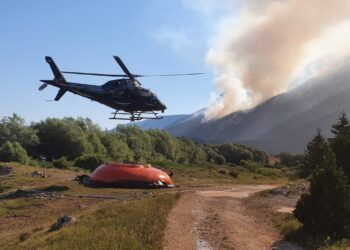 Požar na Blidinju: U pomoć stigao helikopter iz Republike Srpske i kanader iz Hrvatske