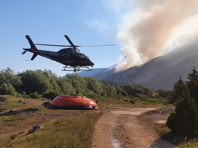 Požar na Blidinju: U pomoć stigao helikopter iz Republike Srpske i kanader iz Hrvatske