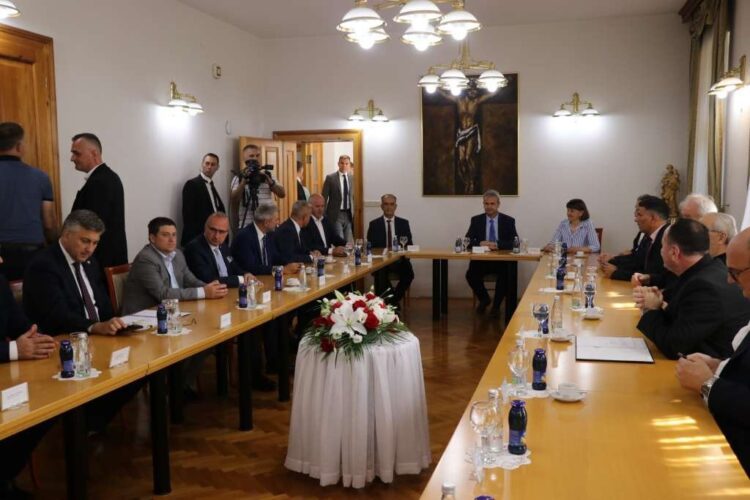 Plenković se u Mostaru susreo s biskupom Palićem i Draganom Čovićem