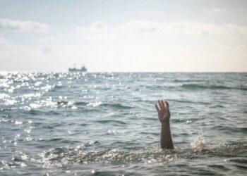 Drama u Gradcu: Žena plutala morem i zapomagala, policija pucala da dozove brod