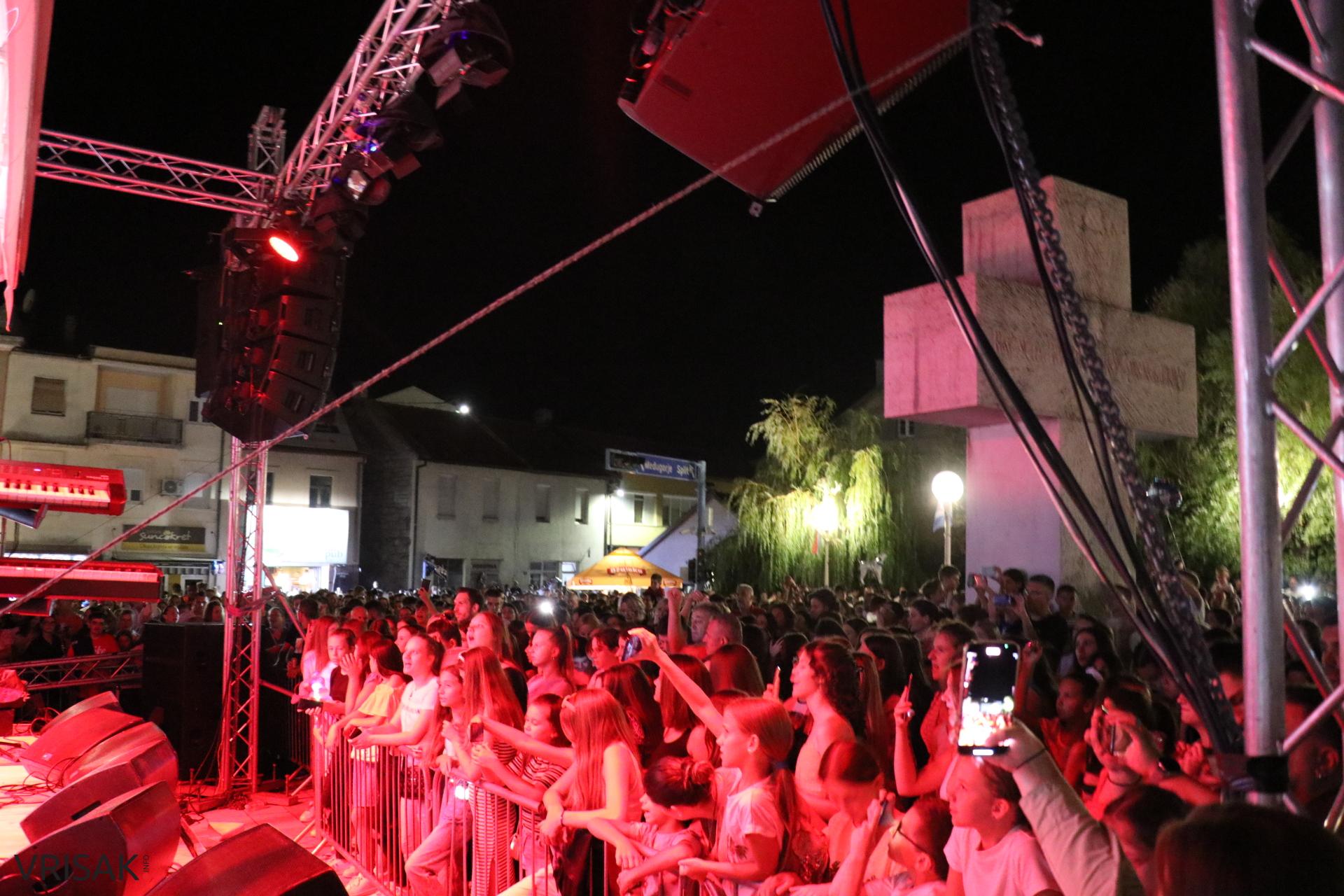 Crvena jabuka oduševila više tisuća Širokobriježana i njihovih gostiju