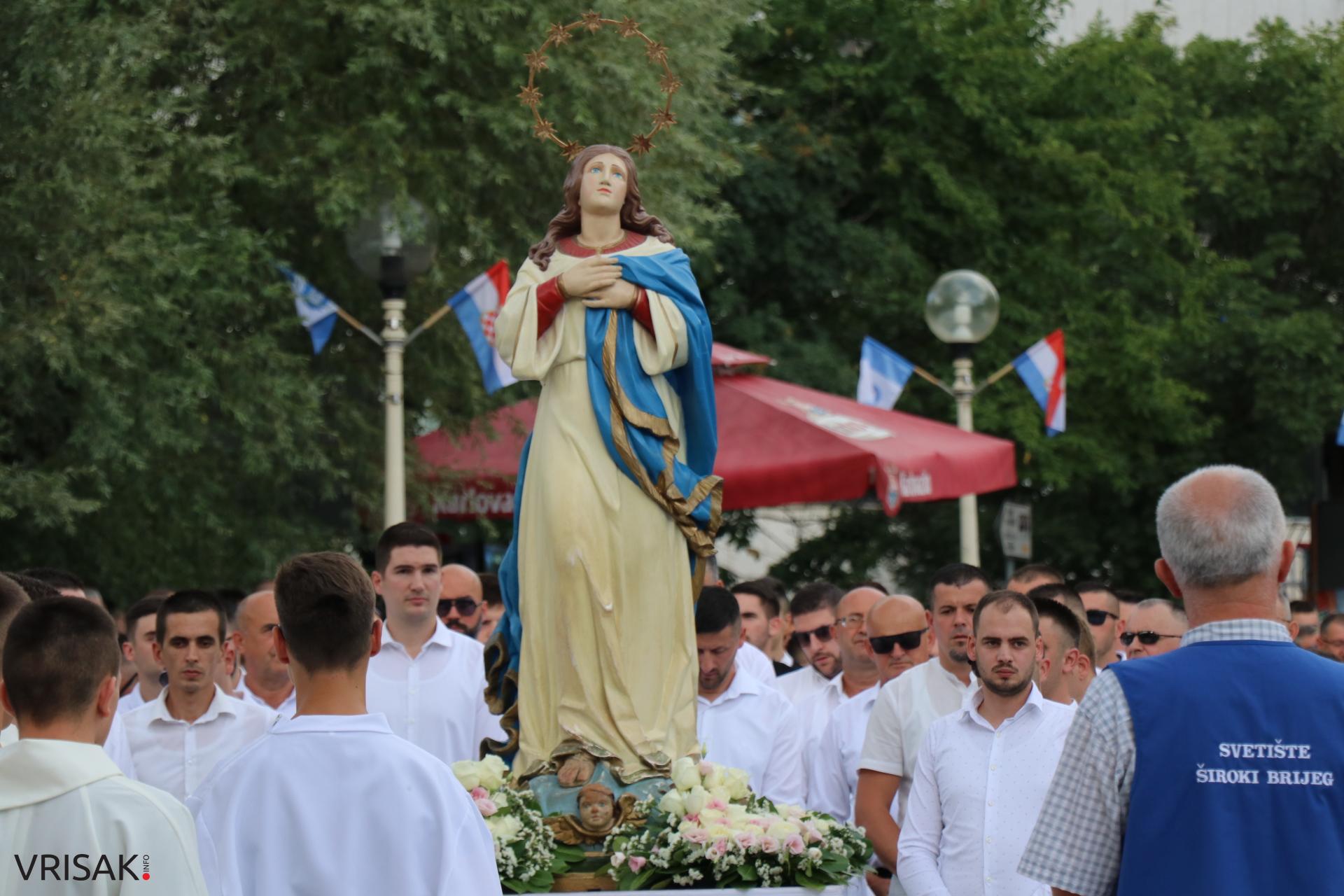 Procesija ulicama Širokog Brijega uoči blagdana Velike Gospe