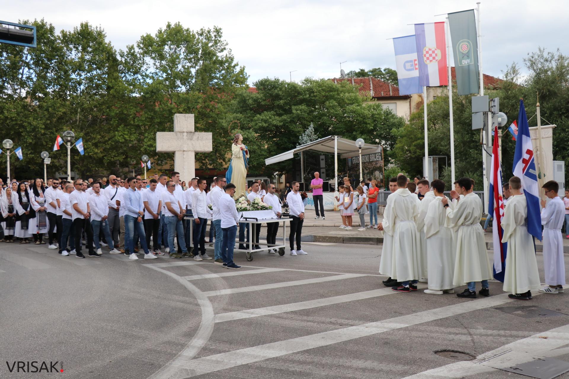 Procesija ulicama Širokog Brijega uoči blagdana Velike Gospe