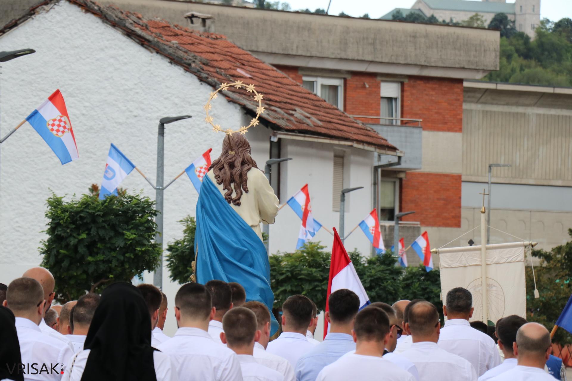 Procesija ulicama Širokog Brijega uoči blagdana Velike Gospe