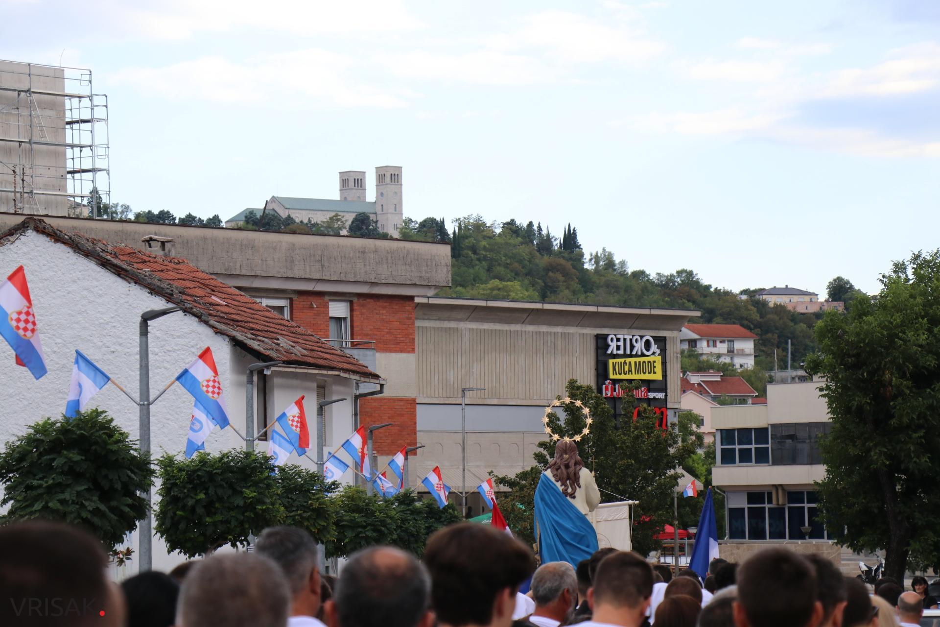 Procesija ulicama Širokog Brijega uoči blagdana Velike Gospe