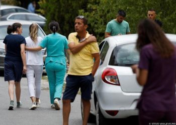 Tuga i strah na Cetinju: Uplakane obitelji okupile se ispred bolnice nakon napada