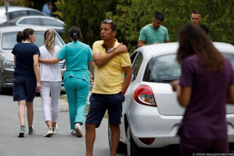 Tuga i strah na Cetinju: Uplakane obitelji okupile se ispred bolnice nakon napada