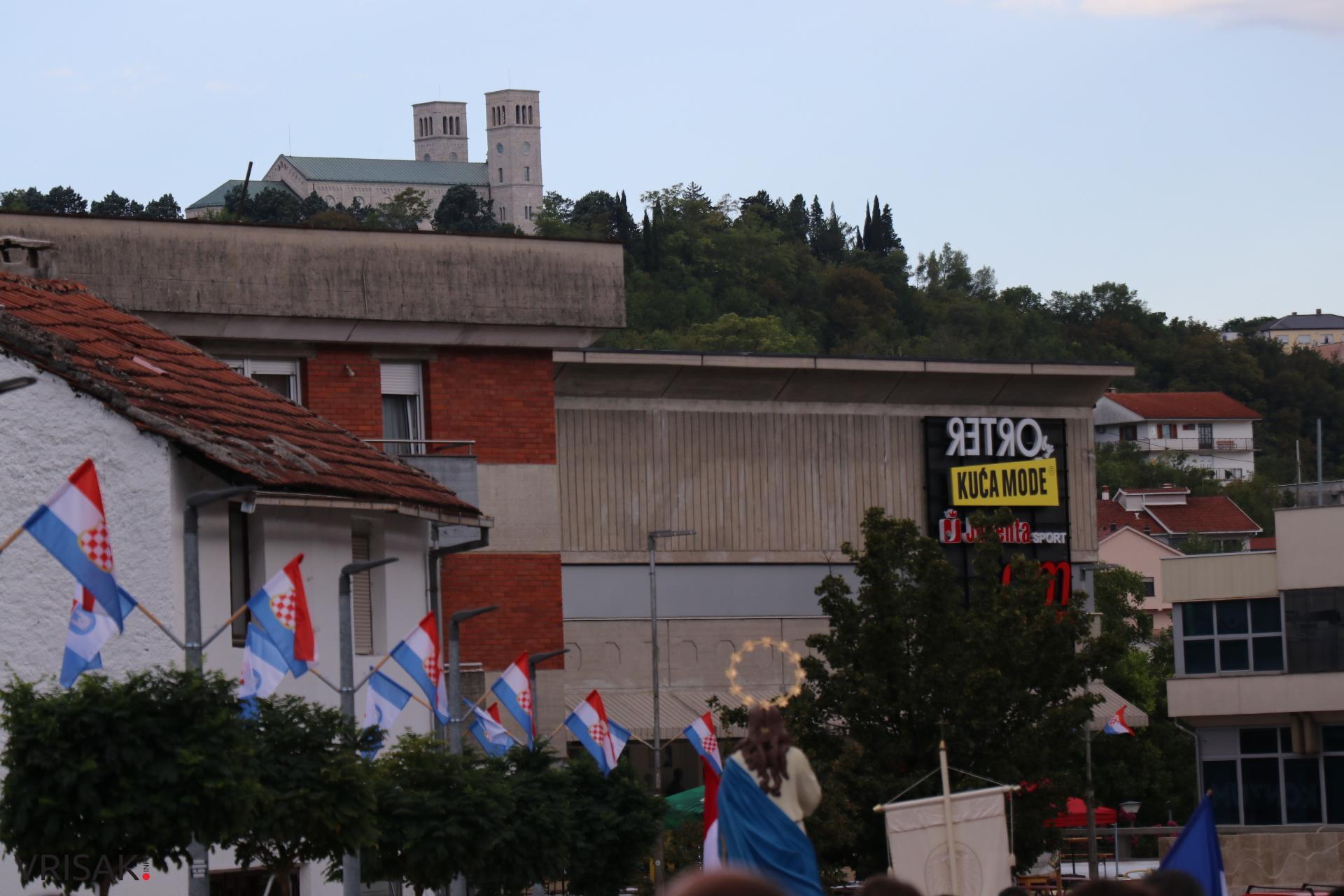 Procesija ulicama Širokog Brijega uoči blagdana Velike Gospe