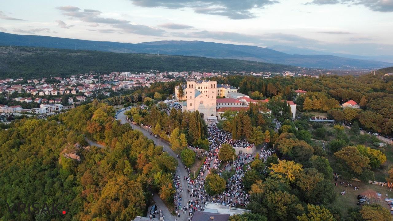 Široki Brijeg: Tisuće vjernika na Uočnici Velikoj Gospi