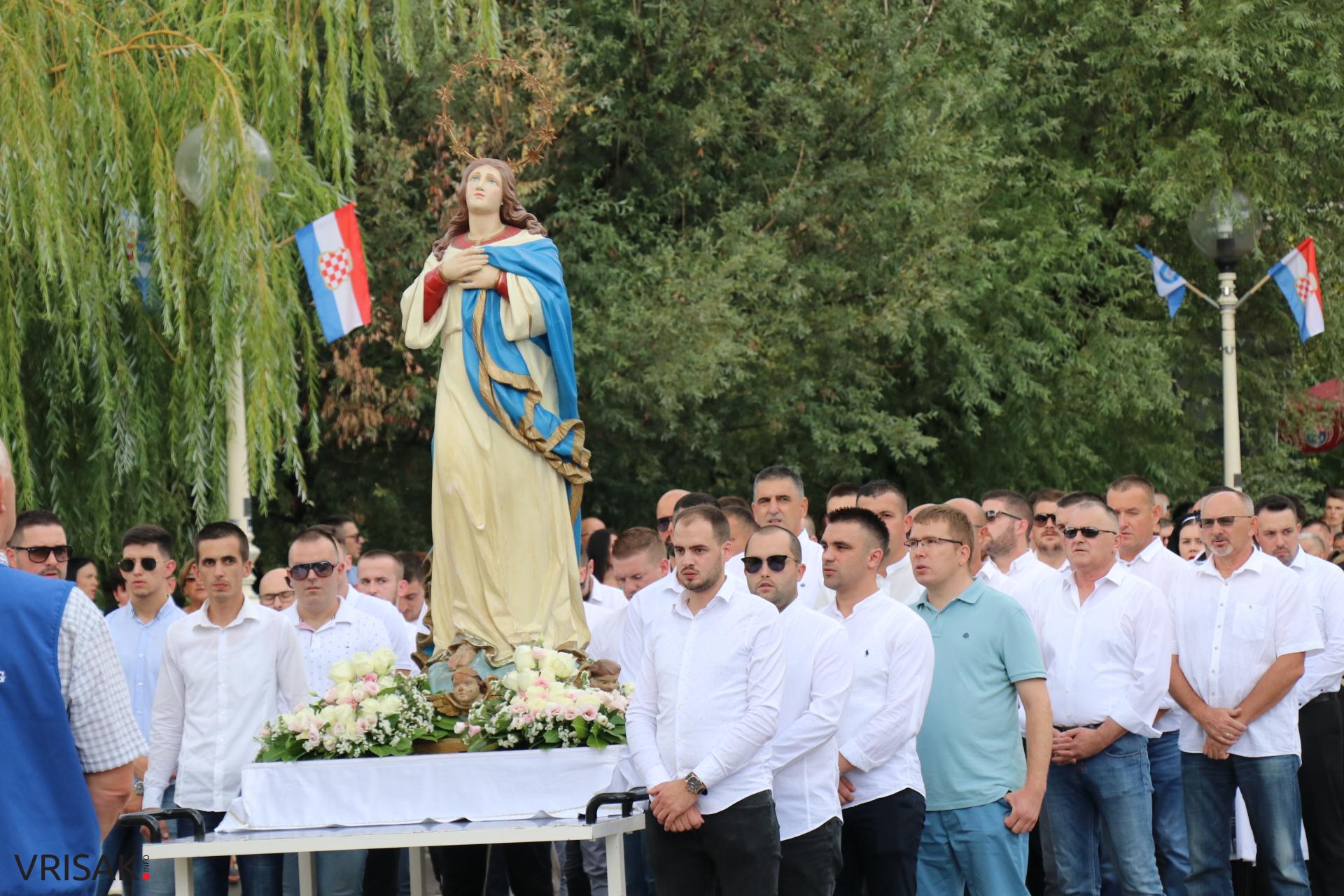 Procesija ulicama Širokog Brijega uoči blagdana Velike Gospe