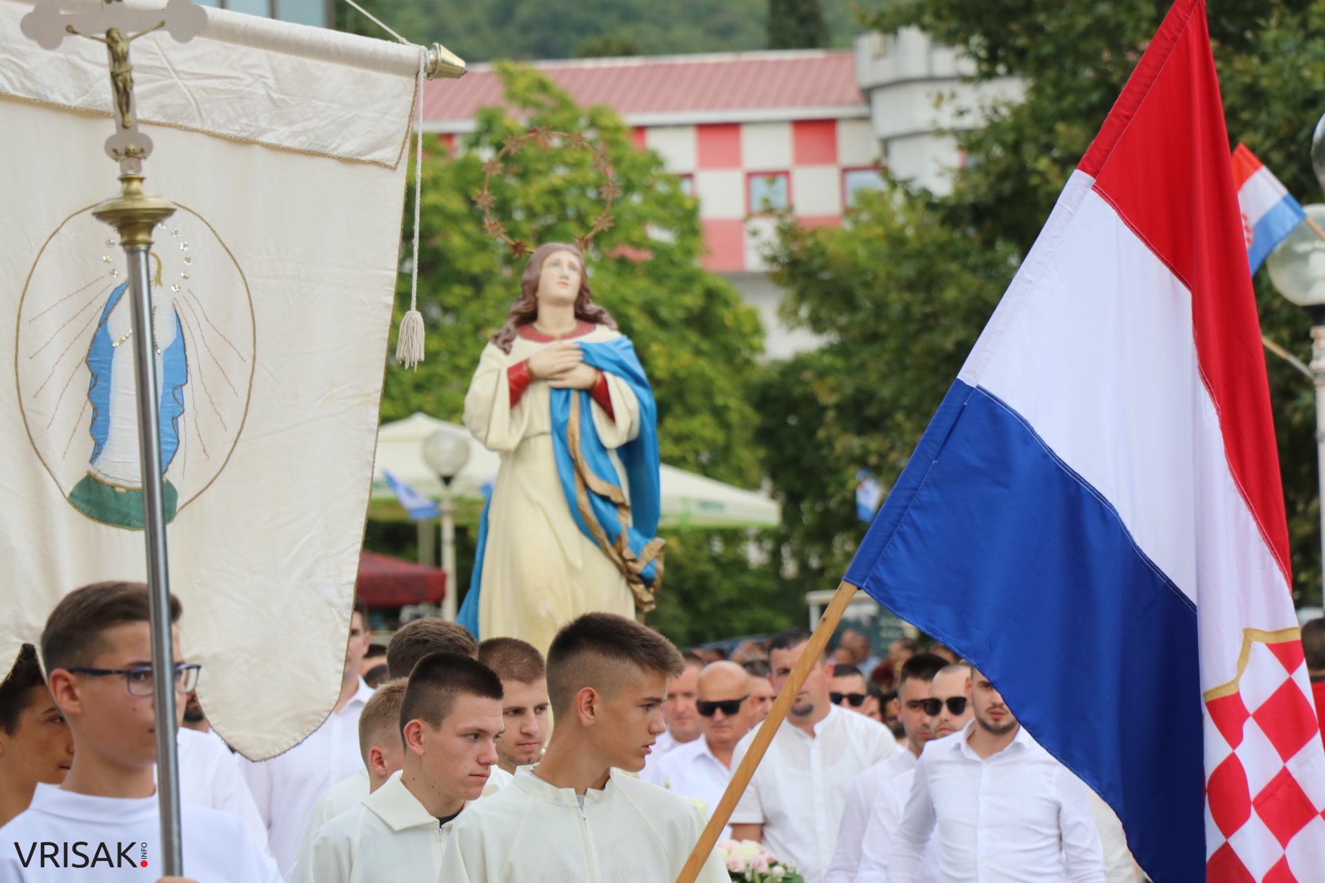 Procesija ulicama Širokog Brijega uoči blagdana Velike Gospe