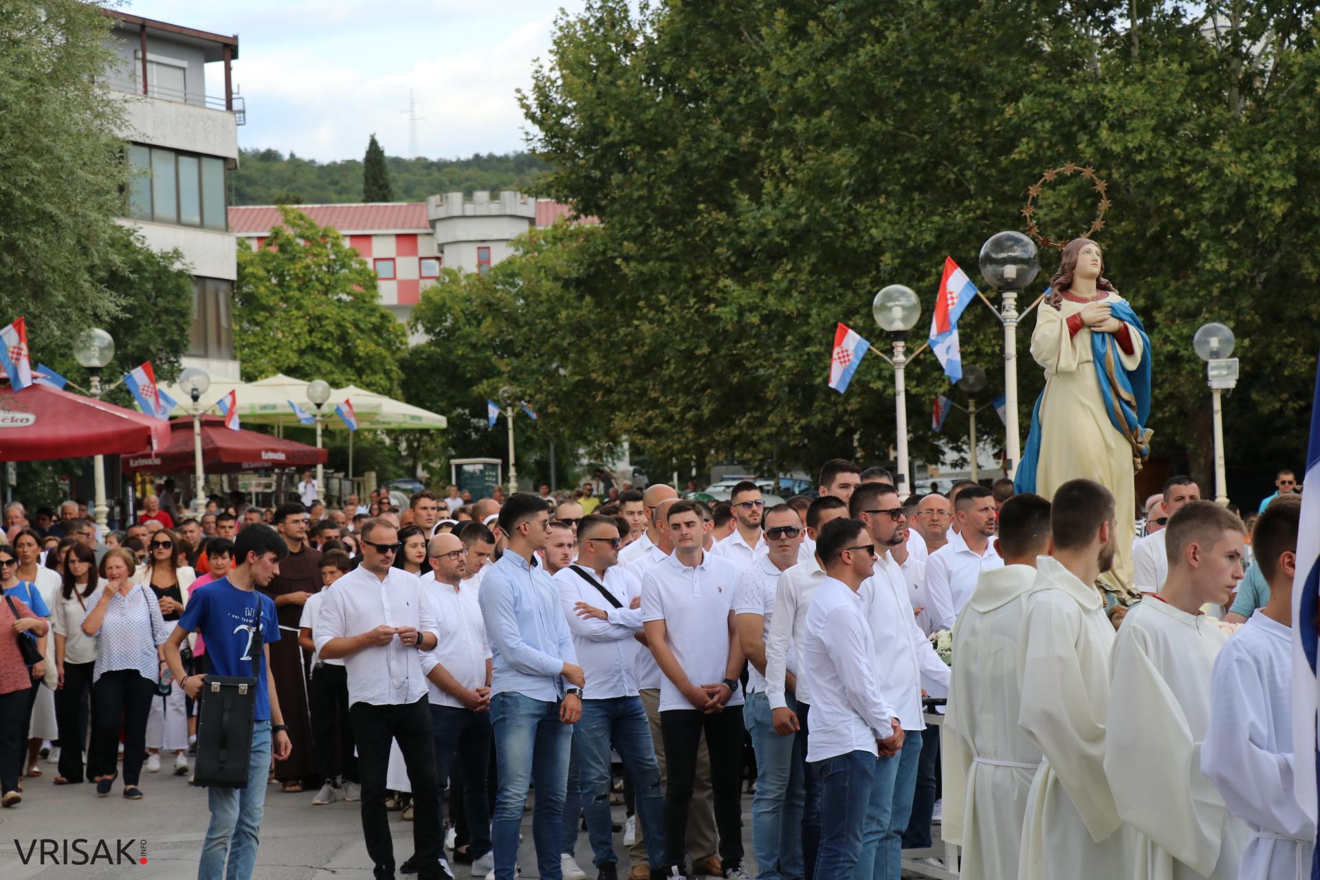 Procesija ulicama Širokog Brijega uoči blagdana Velike Gospe