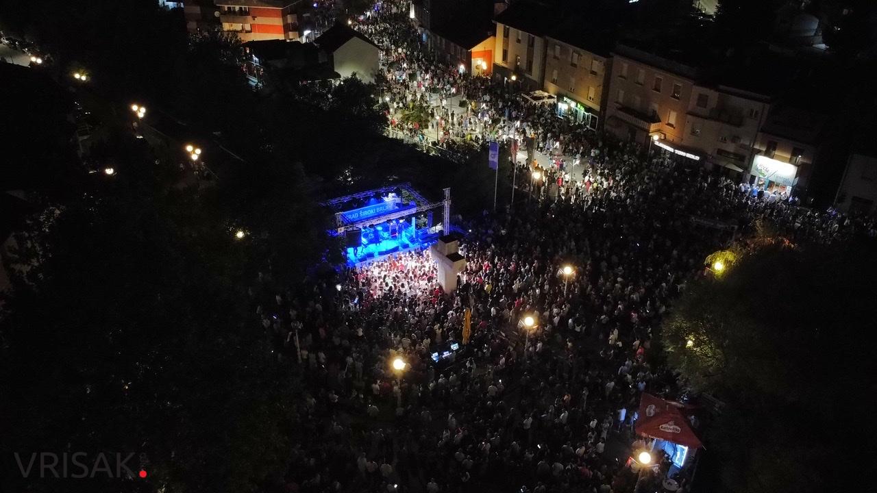 Crvena jabuka oduševila više tisuća Širokobriježana i njihovih gostiju