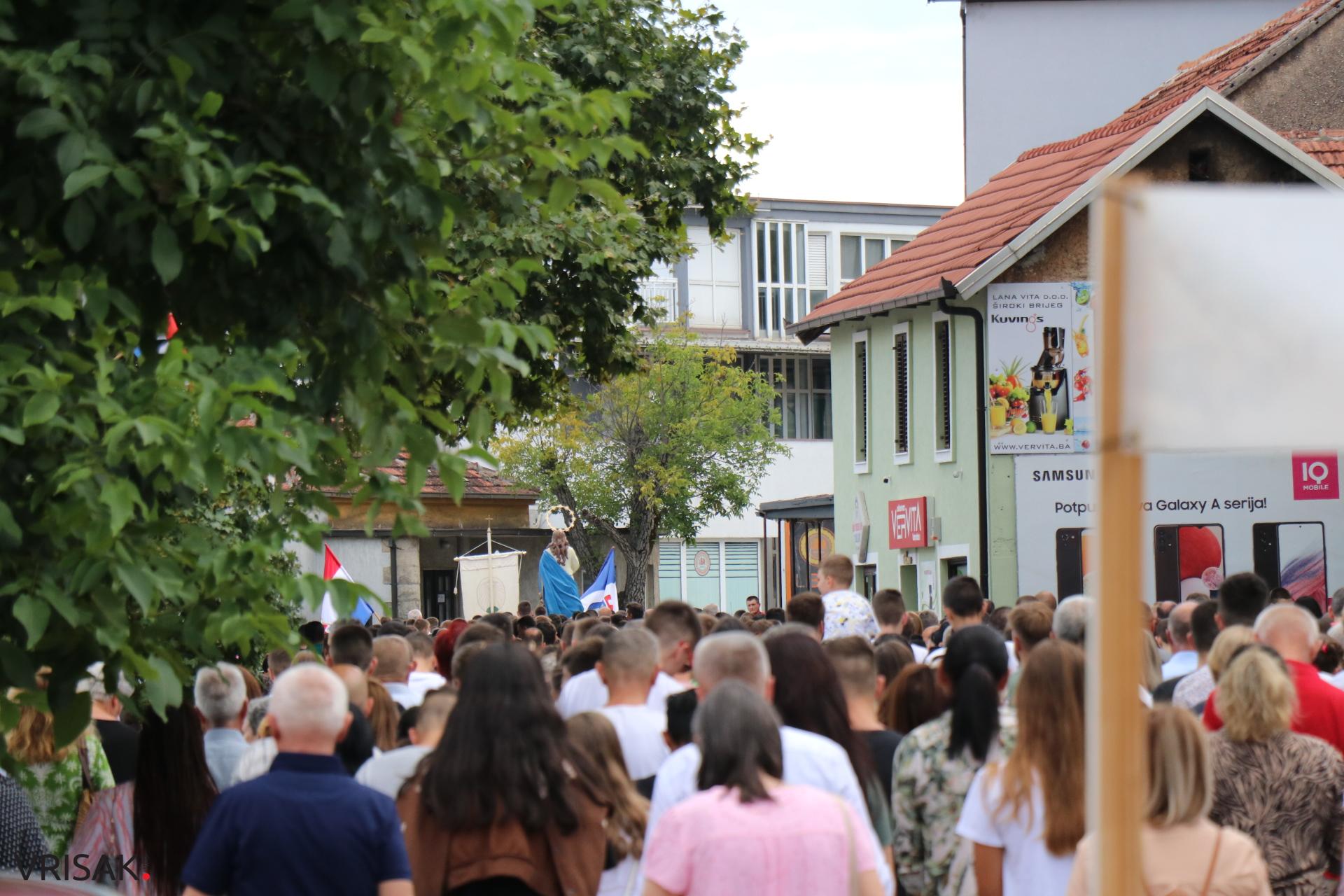 Procesija ulicama Širokog Brijega uoči blagdana Velike Gospe