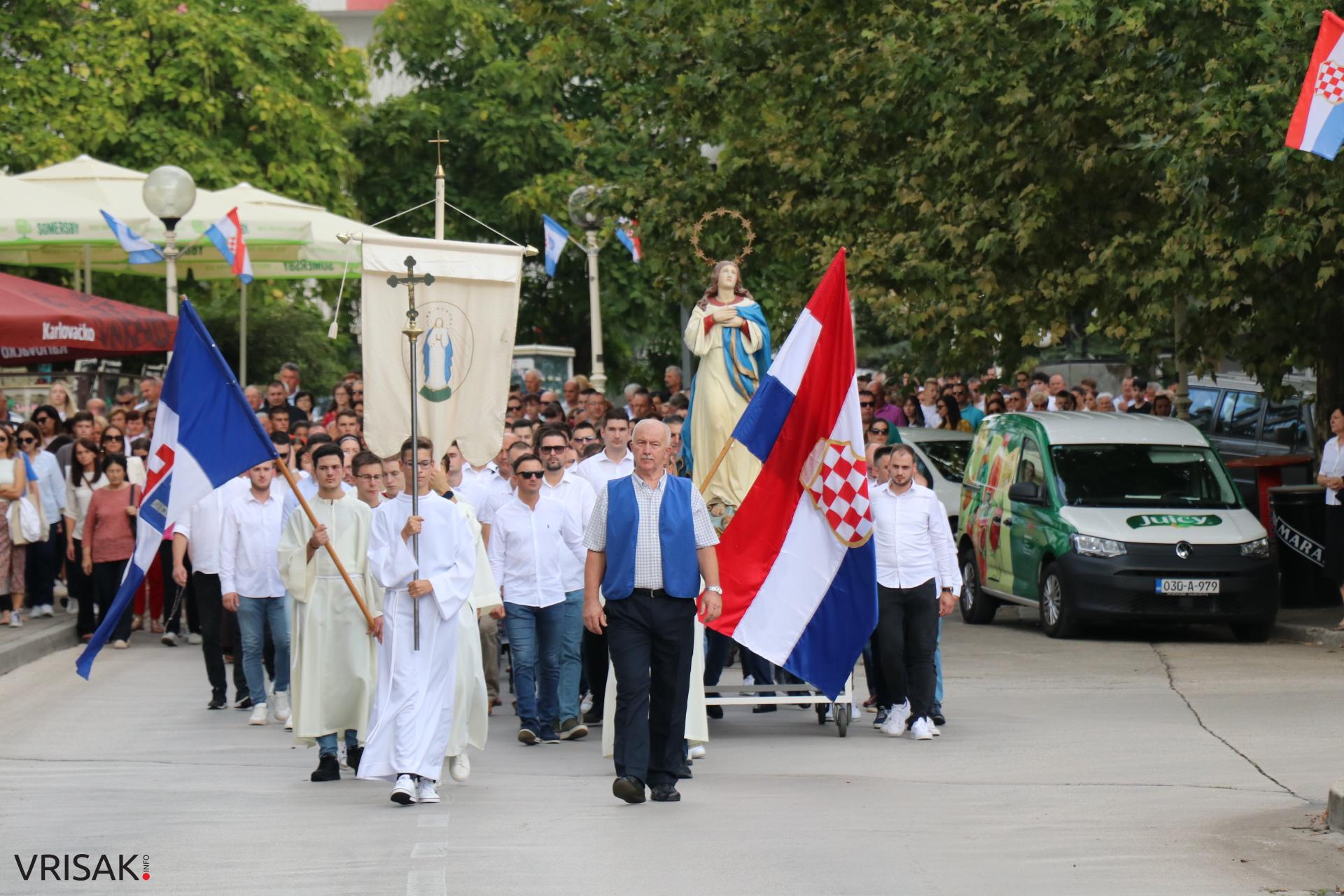 Procesija ulicama Širokog Brijega uoči blagdana Velike Gospe