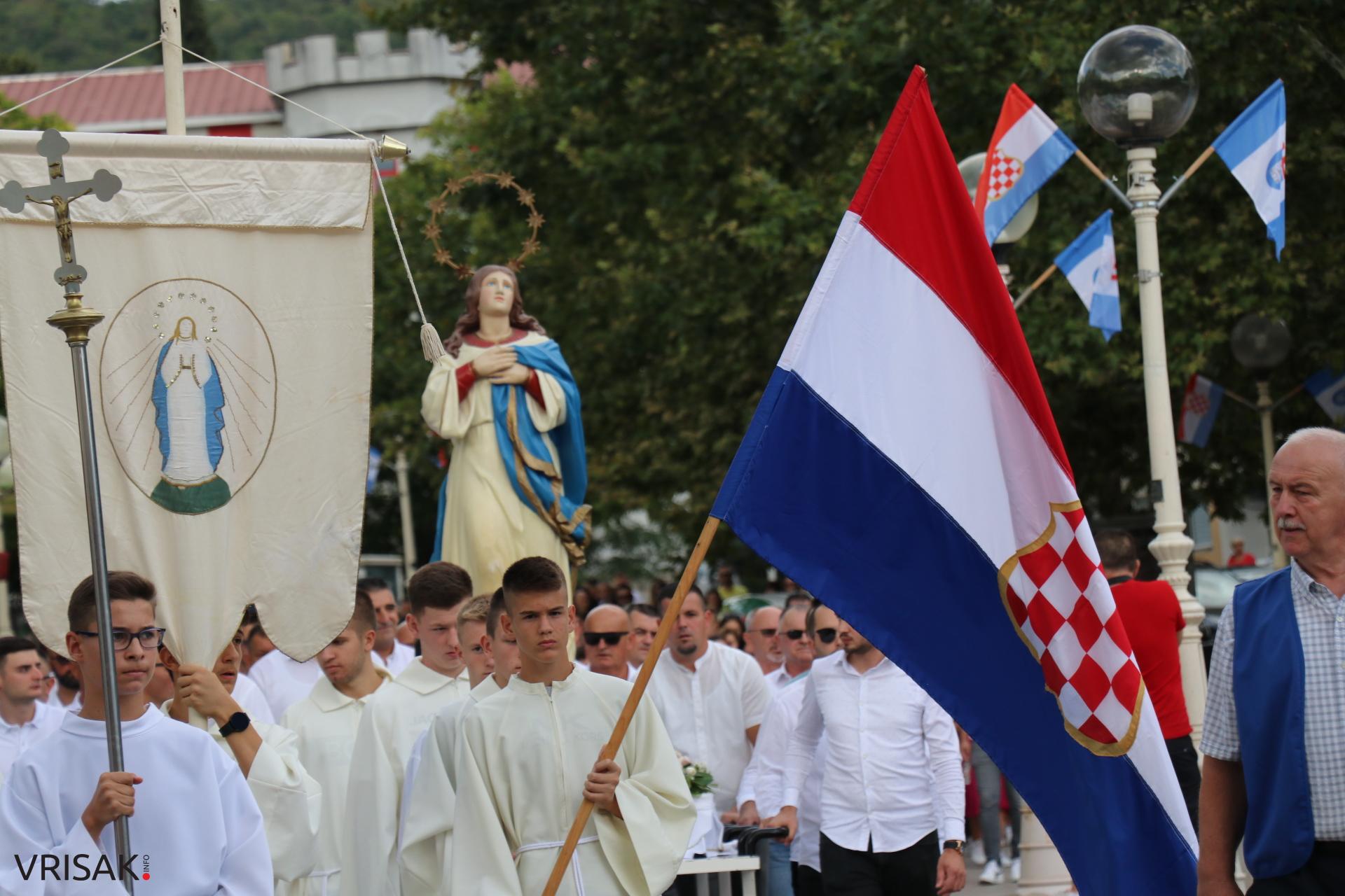Procesija ulicama Širokog Brijega uoči blagdana Velike Gospe