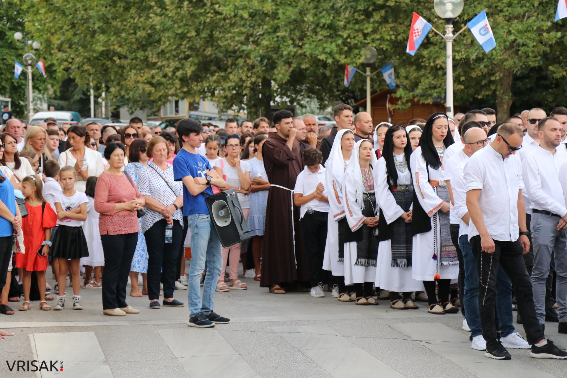 Procesija ulicama Širokog Brijega uoči blagdana Velike Gospe