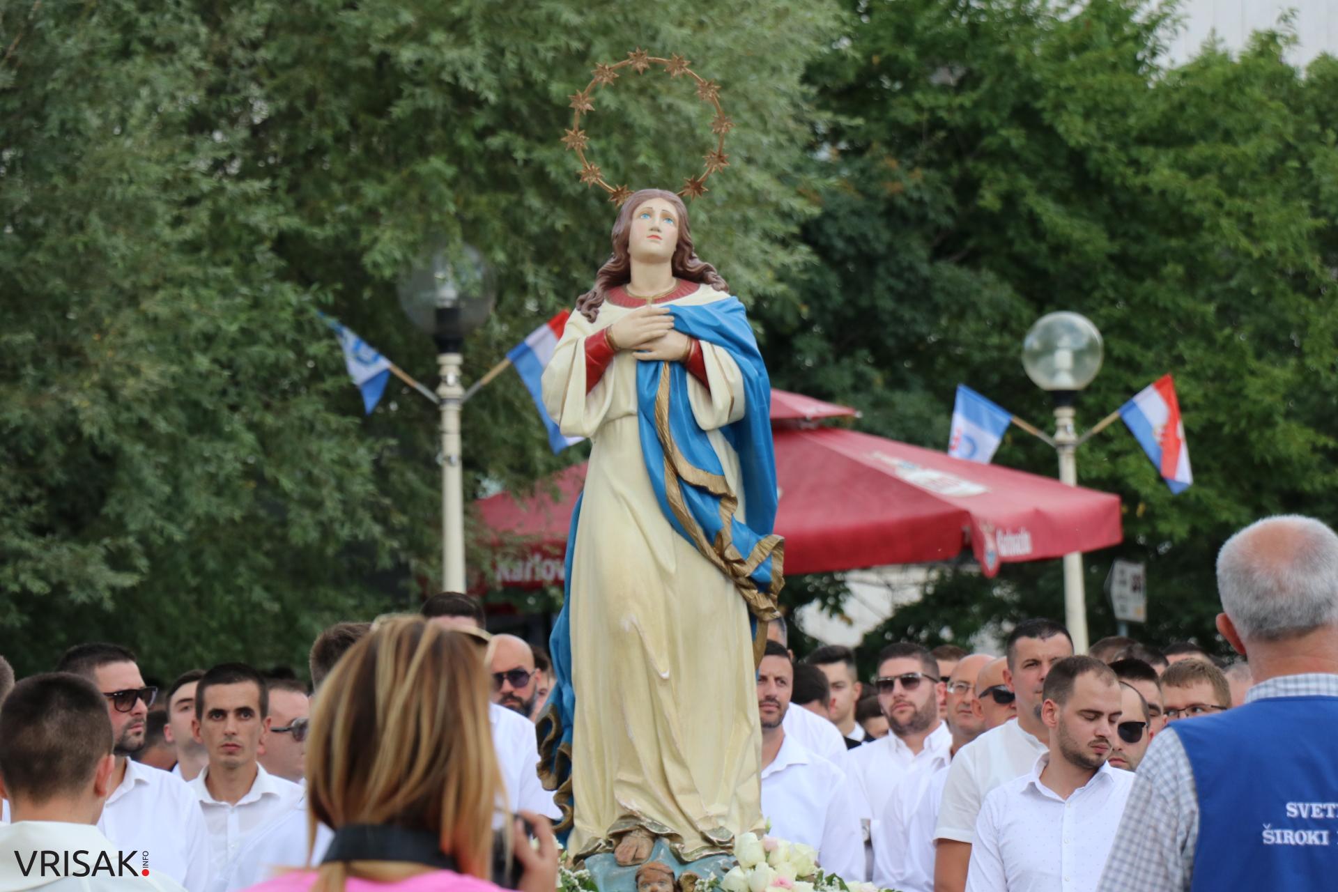 Procesija ulicama Širokog Brijega uoči blagdana Velike Gospe