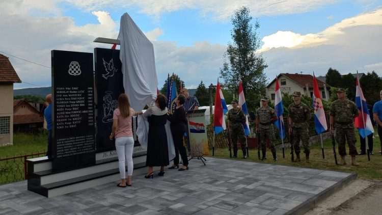 Među 12 ubijenih u Kiseljaku kod Žepča je 13-godišnja djevojčica, novorođenče od 16 dana korišteno kao živi štit